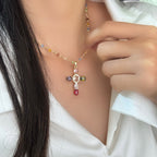 Collar con Colgante de Cruz de 12 Piedras Preciosas