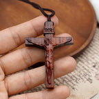 Collar de Madera con Crucifijo de Jesús