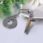 Collar de Titanio con Crucifijo de Jesús