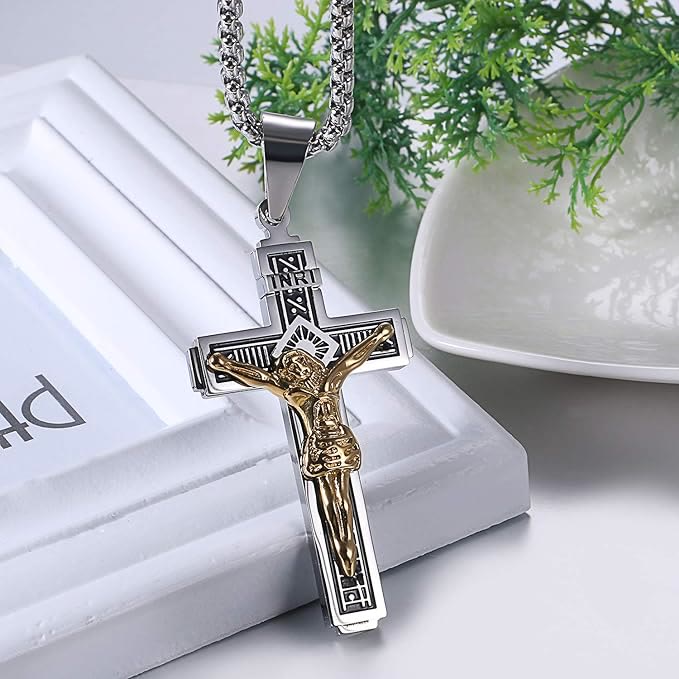 Collar de Titanio con Crucifijo de Jesús