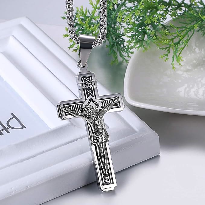 Collar de Titanio con Crucifijo de Jesús