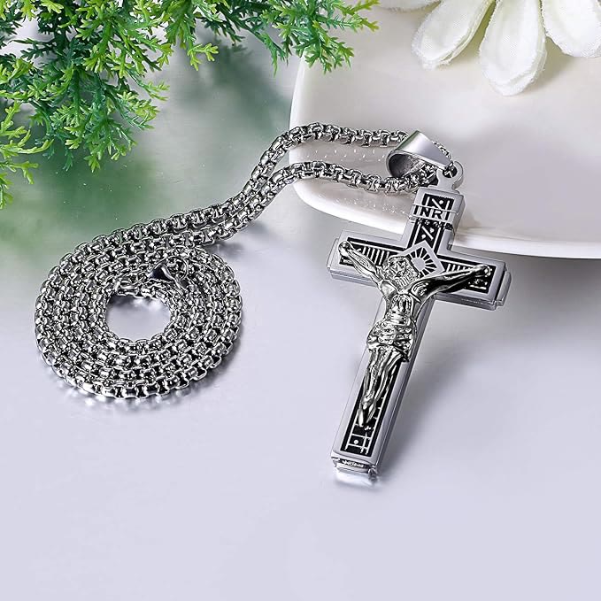 Collar de Titanio con Crucifijo de Jesús
