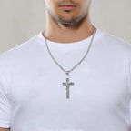 Collar de Titanio con Crucifijo de Jesús