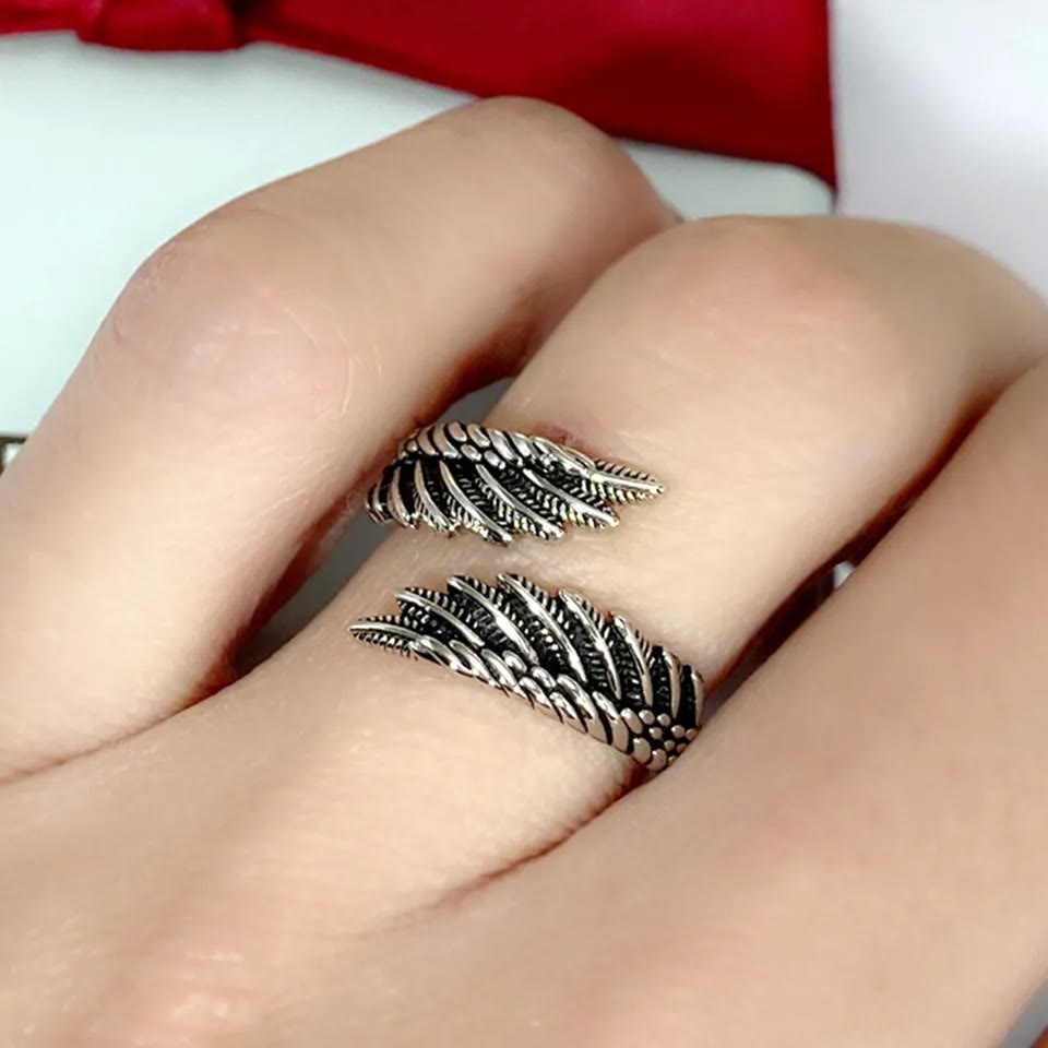 Anillo Ajustable Alas de Ángel Puro