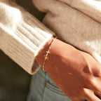 Pulsera Cruz Minimalista Delicada