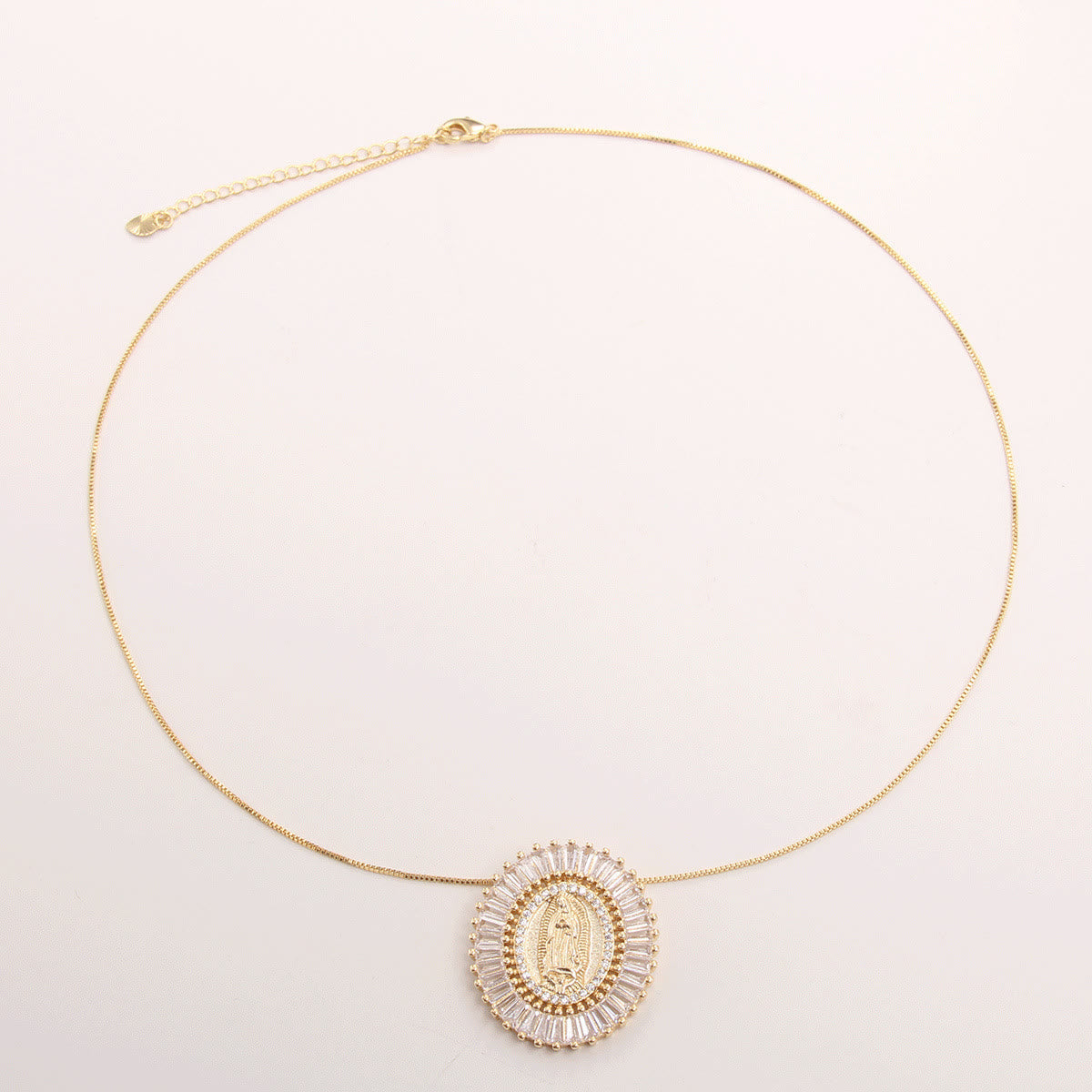 Amuleto de Zirconia de Nuestra Señora de Guadalupe Collar Colgante