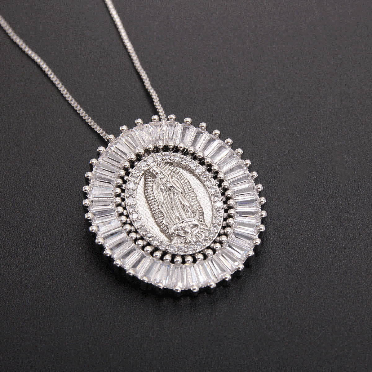 Amuleto de Zirconia de Nuestra Señora de Guadalupe Collar Colgante