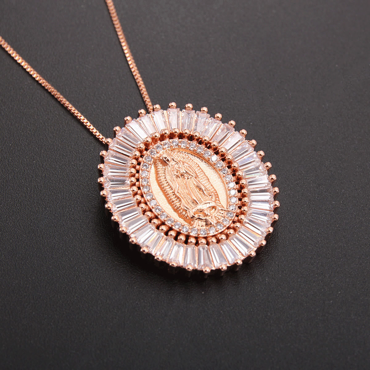 Amuleto de Zirconia de Nuestra Señora de Guadalupe Collar Colgante