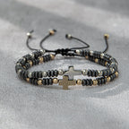 Pulsera apilable de hematita con decoración de cruz (2 piezas)