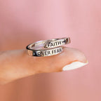 Fe Sobre Miedo: Anillo Minimalista de Cristo