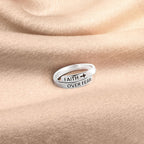 Fe Sobre Miedo: Anillo Minimalista de Cristo