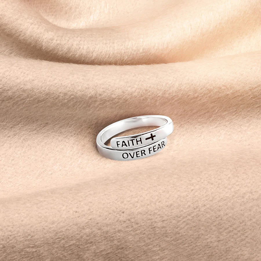 Fe Sobre Miedo: Anillo Minimalista de Cristo