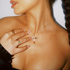 Collar con Colgante de Cruz de 12 Piedras Preciosas