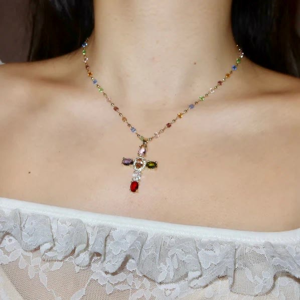 Collar con Colgante de Cruz de 12 Piedras Preciosas