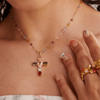 Collar con Colgante de Cruz de 12 Piedras Preciosas