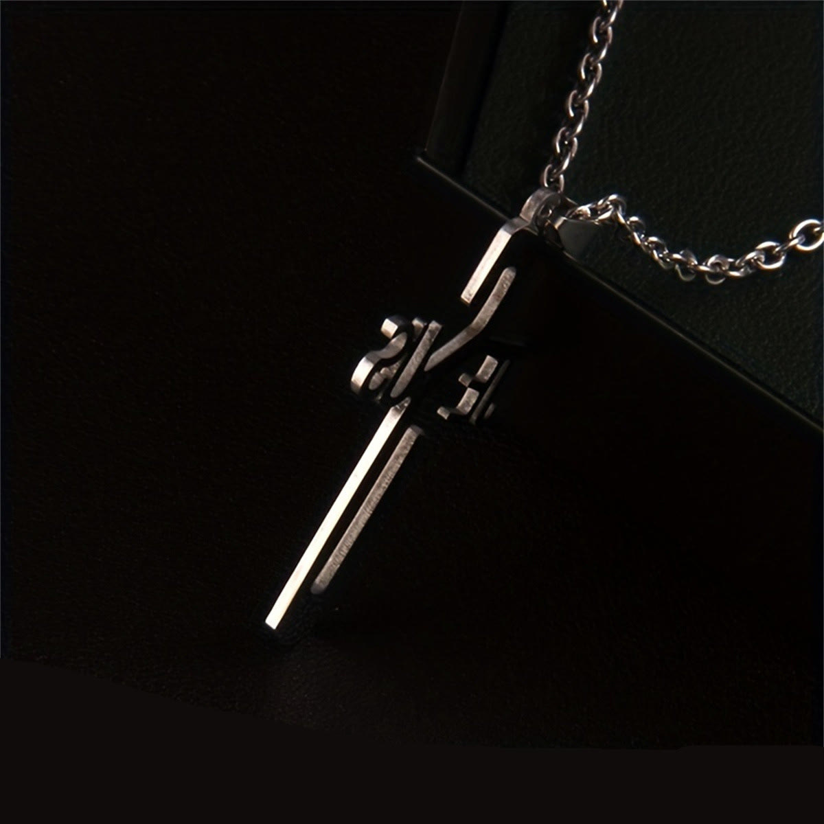 Collar de Acero Inoxidable con Cruz de Jesucristo