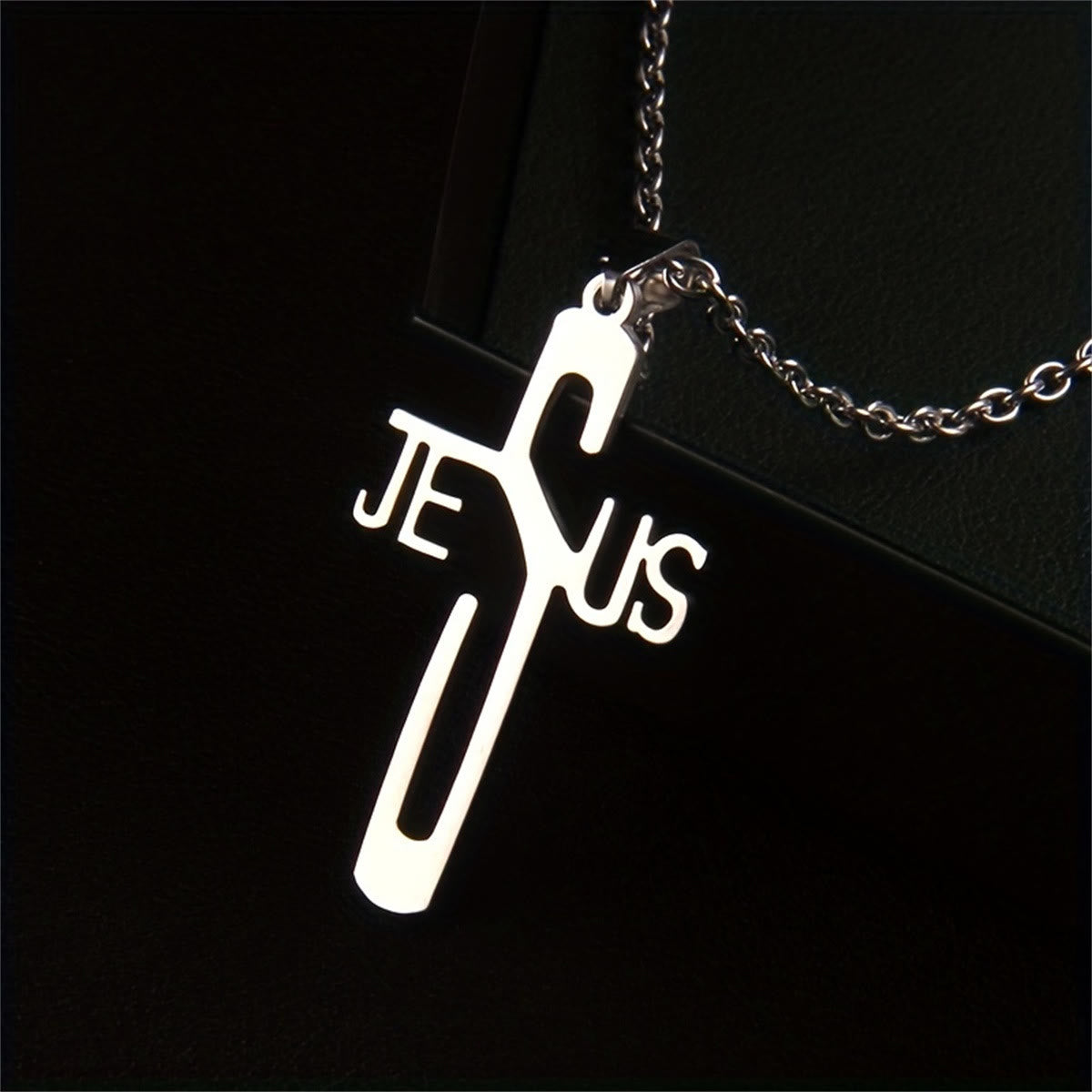 Collar de Acero Inoxidable con Cruz de Jesucristo