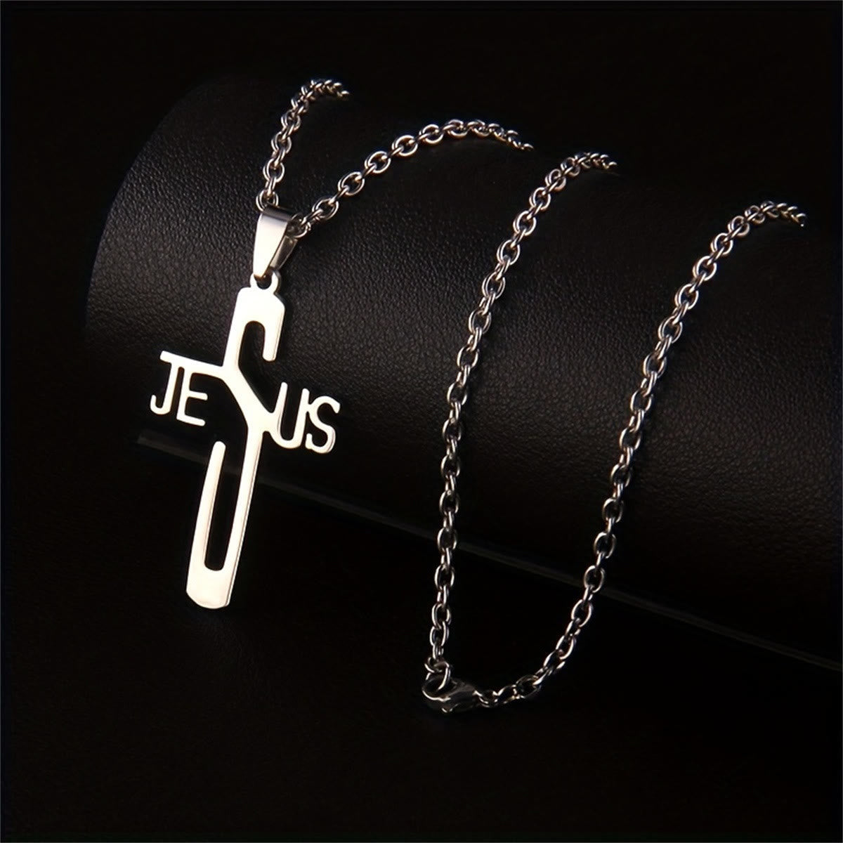 Collar de Acero Inoxidable con Cruz de Jesucristo