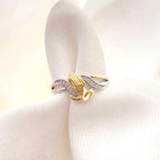 Anillo de Manos en Oración de Oro y Plata