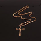 Collar de Cadena con Colgante de Cristal en Forma de Cruz