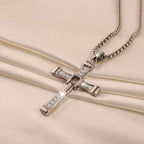 Collar de Cadena con Colgante de Cristal en Forma de Cruz