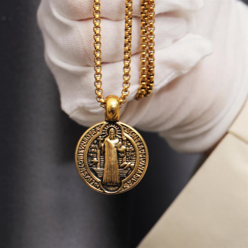 Collar con Símbolo de San Benito de Doble Cara