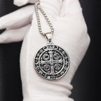 Collar con Símbolo de San Benito de Doble Cara