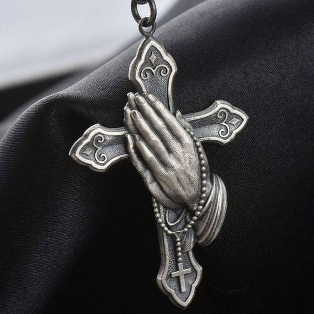 Colgante de Cruz con Manos en Oración de Estilo Clásico en Collar de Titanio