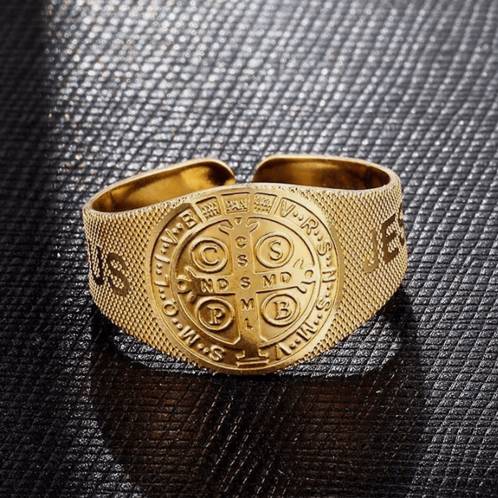 Anillo Ajustable de Titanio con Símbolo de JESÚS y San Benito Estilo Clásico