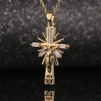 Collar de Crucifijo Estilo Lujo Ligero con Diamantes