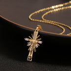 Collar de Crucifijo Estilo Lujo Ligero con Diamantes