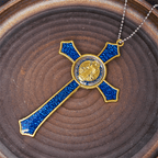 Collar de Cruz Grande de Estilo Clásico en Rojo/Azul (5 colores)