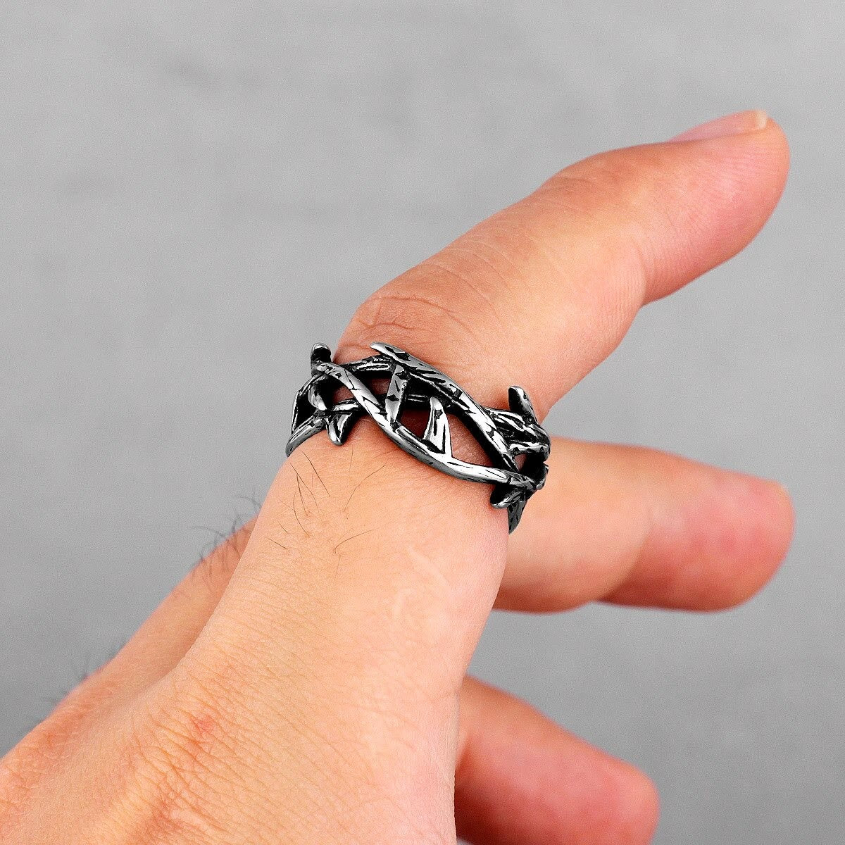 Anillo de Acero de Titanio con Corona de Espinas de Estilo Retro