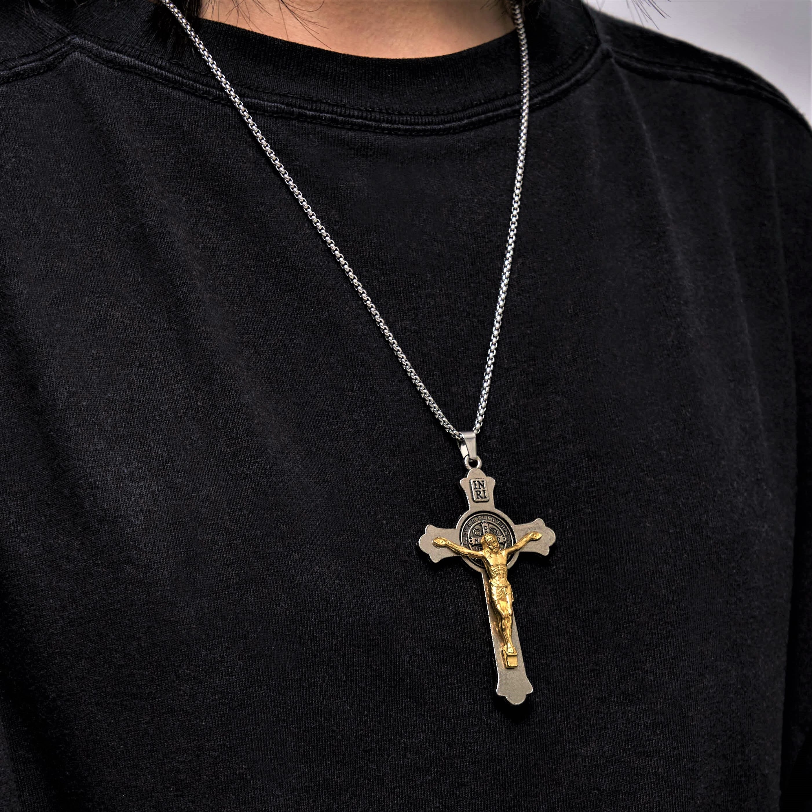 Icono de San Benito Estilo Clásico Crucifijo de Jesús Colgante de Aleación Collar