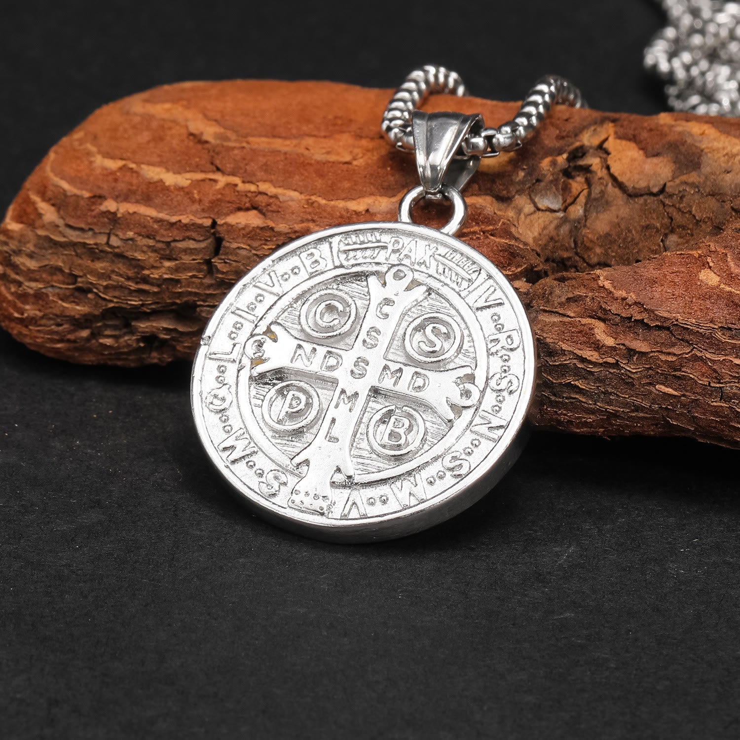 Collar de Medalla de Protección Sagrada de San Benito en Estilo Retro Clásico