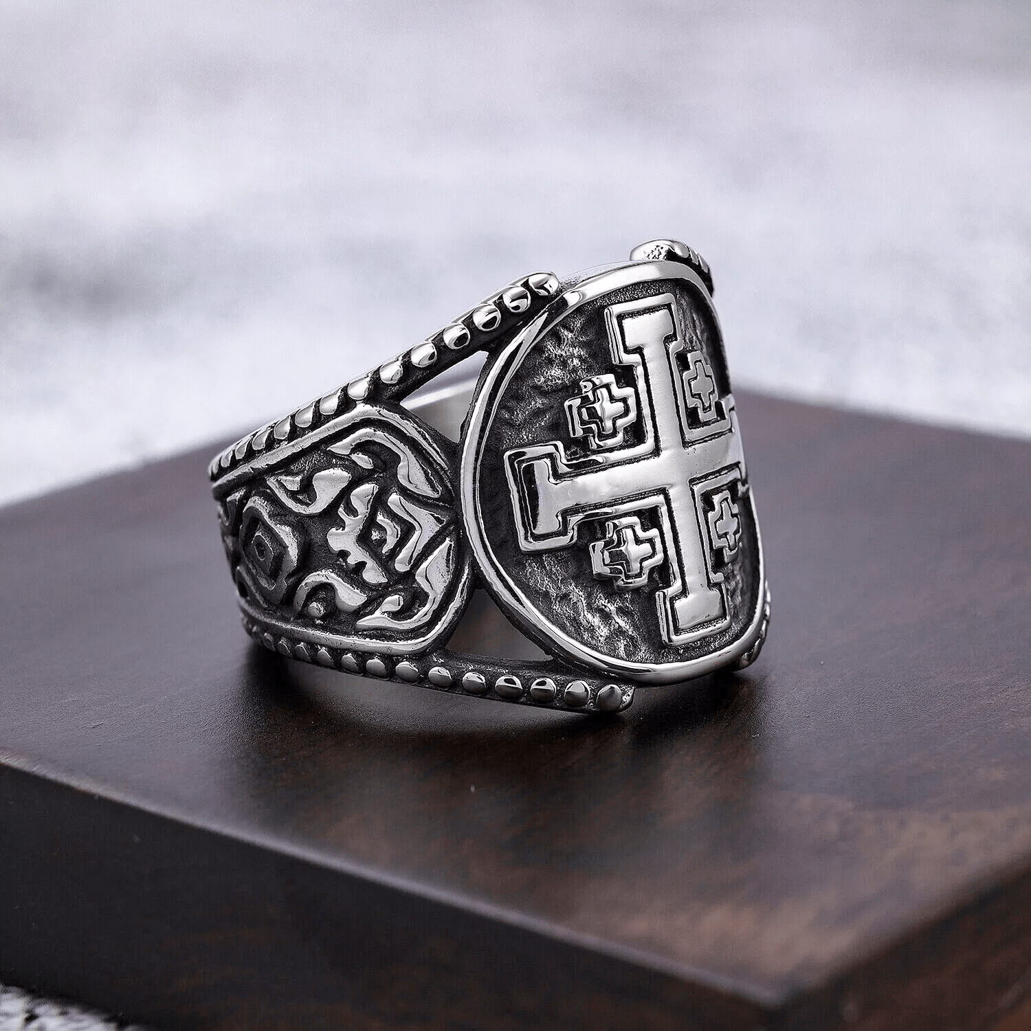 Anillo de Aleación con Símbolo de la Cruz de Jerusalén de Estilo Clásico