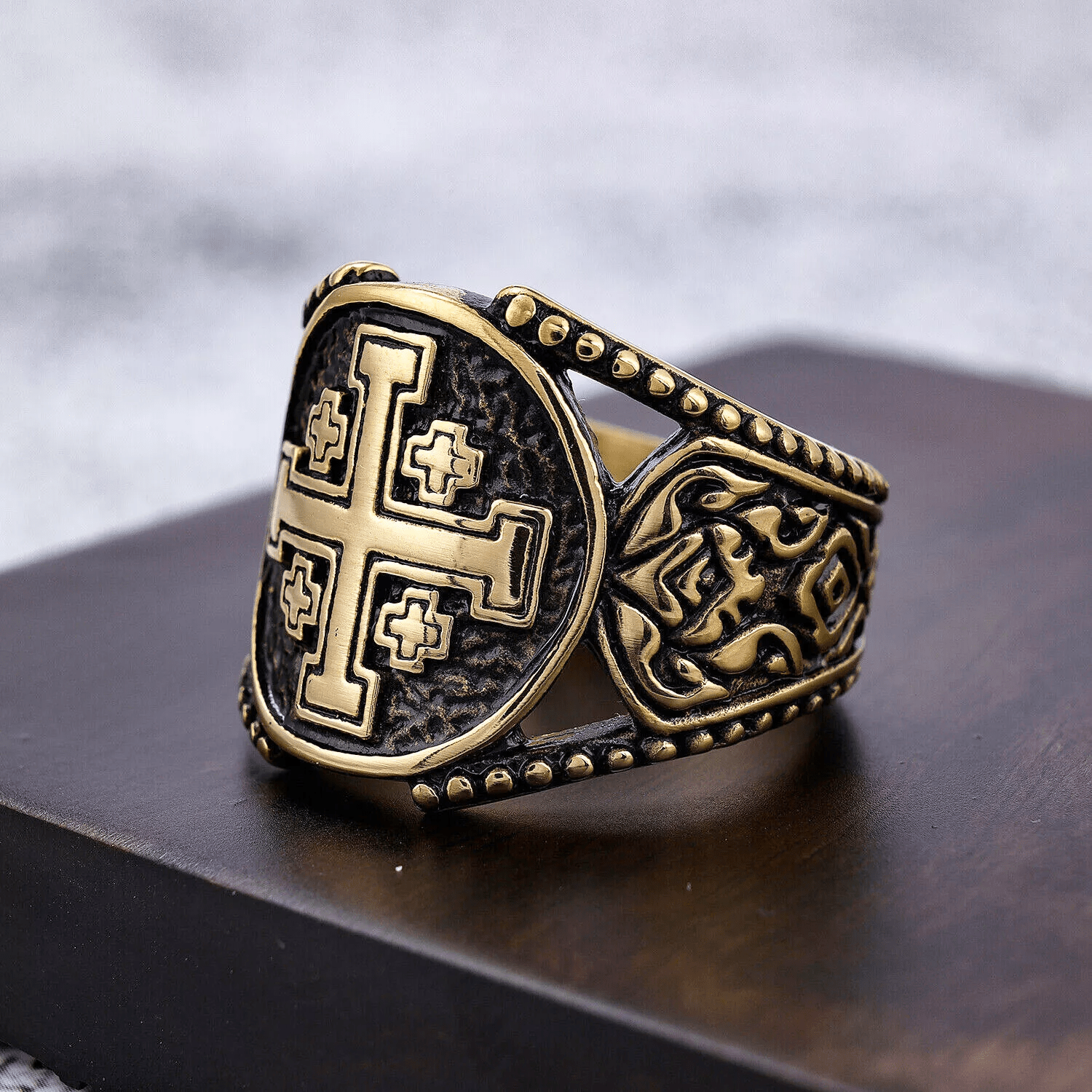 Anillo de Aleación con Símbolo de la Cruz de Jerusalén de Estilo Clásico