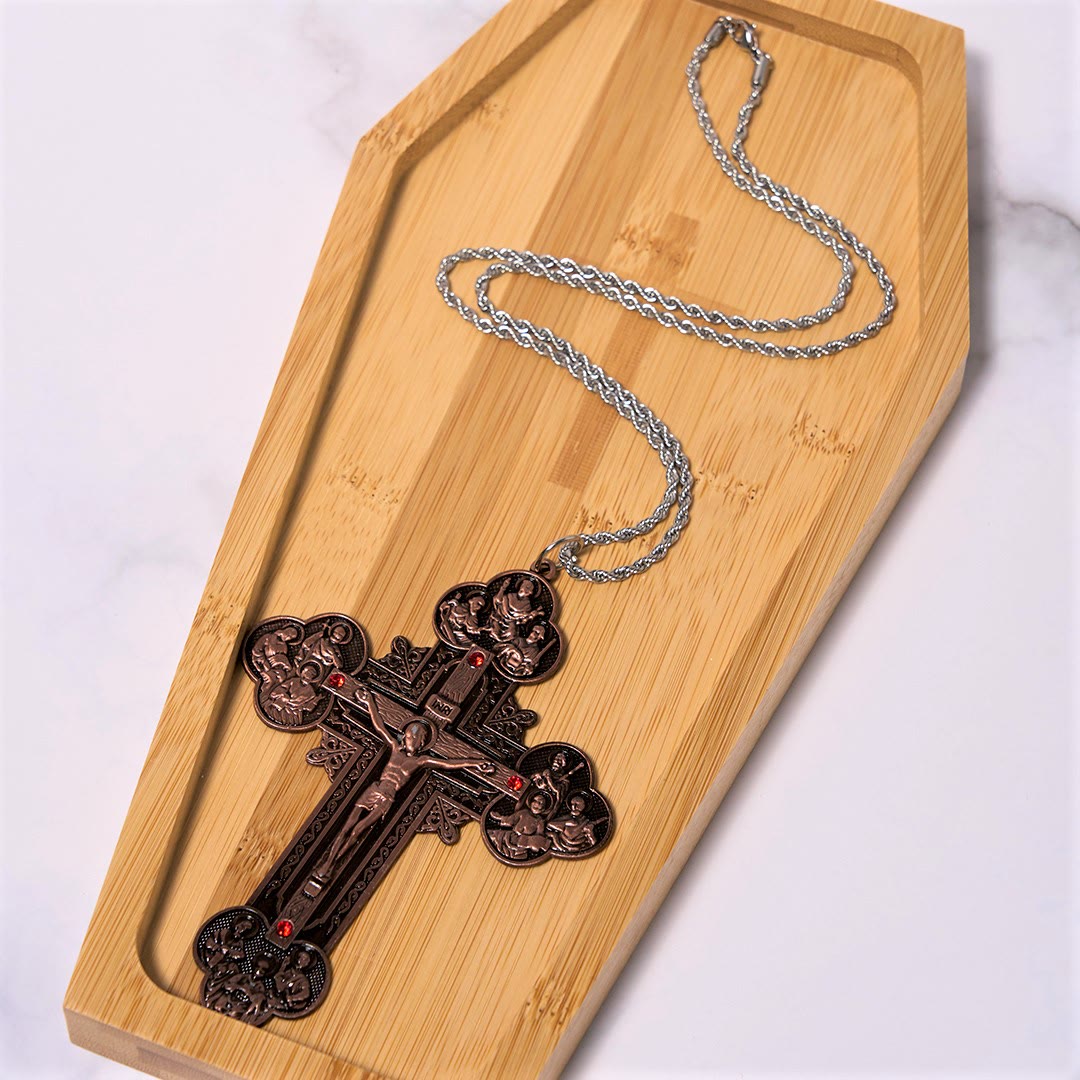 Crucifijo Ornamental de Estilo Clásico con Iconografía de Todos los Santos y Acentos de Gemas Rojas - Collar con Colgante
