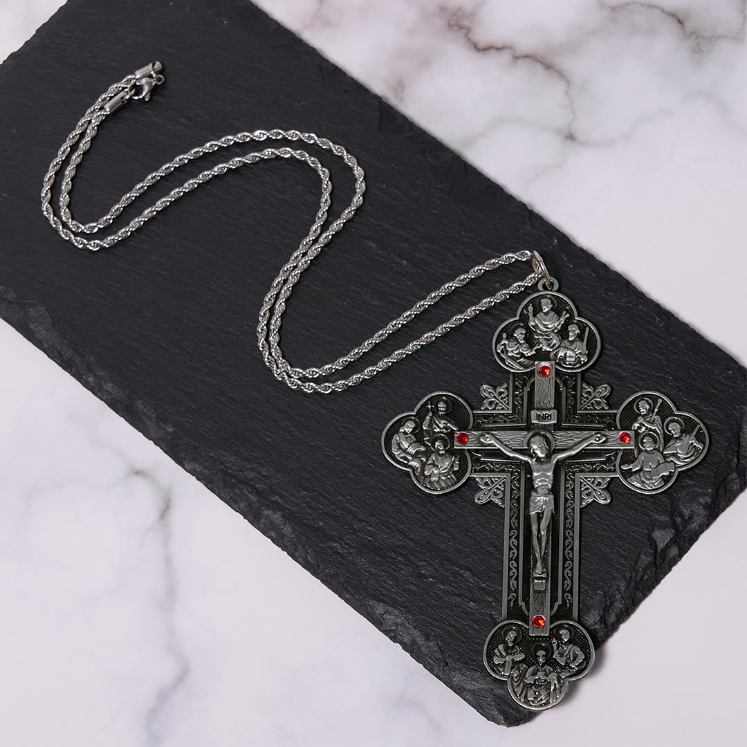 Crucifijo Ornamental de Estilo Clásico con Iconografía de Todos los Santos y Acentos de Gemas Rojas - Collar con Colgante