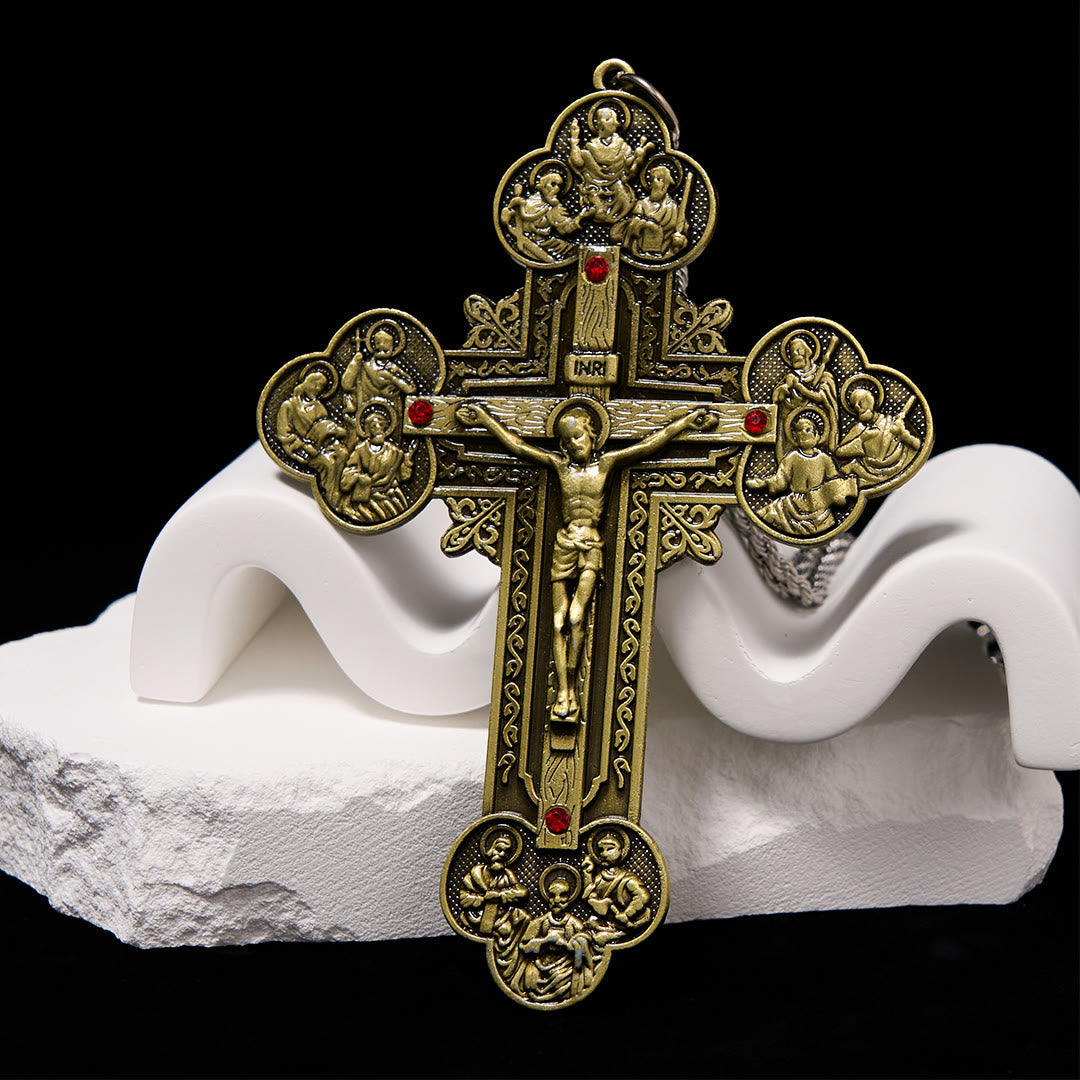 Crucifijo Ornamental de Estilo Clásico con Iconografía de Todos los Santos y Acentos de Gemas Rojas - Collar con Colgante