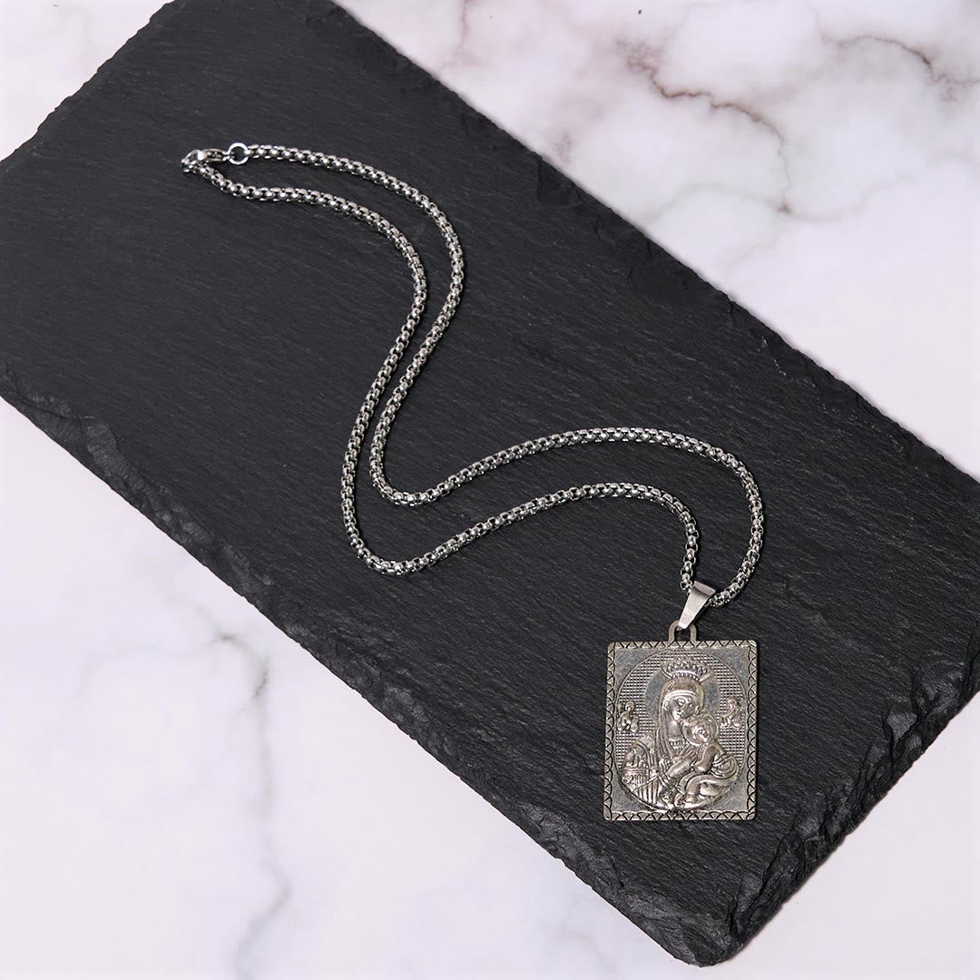 Collar de Medalla del Santo Jesús y María, Estilo Clásico, Virgen y Niño