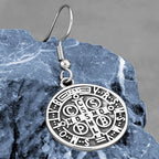 Pendientes de Protección Divina con Emblema Grabado de San Benito Estilo Clásico
