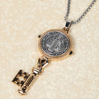 Collar de Colgante de Aleación "San Benito, Protégennos, la Llave de la Fe"