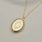 Collar de Medallón de Estilo Clásico de Nuestra Señora de Guadalupe