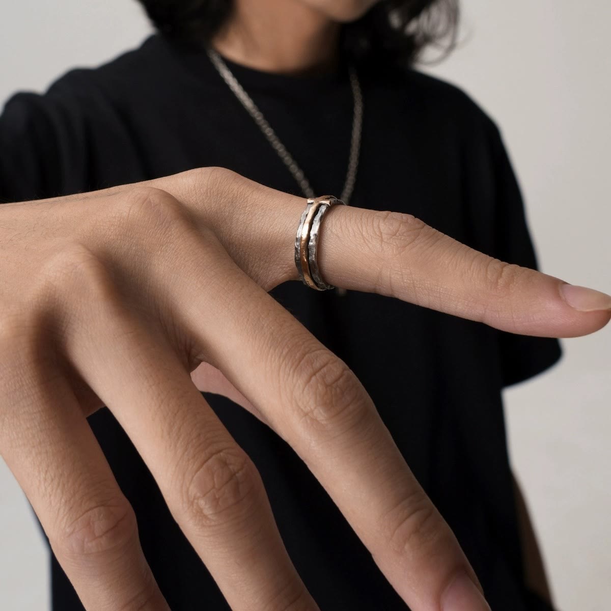 Anillo de Cruz Bendita de Elegancia Rústica Estilo Clásico