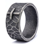 Anillo de Cruz de Piedra Forjada con Textura Antigua de Estilo Vintage