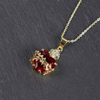 Collar de Péndulo del Sagrado Corazón de Jesús con Gemas Rojas de Estilo Moderno