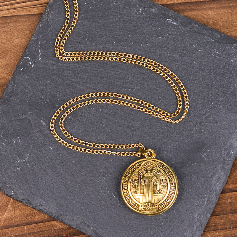 Collar de Colgante con Símbolo de San Benito de Estilo Clásico (3 colores)