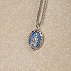 Collar de Medalla Milagrosa de Estilo Clásico con Relieve de Esmalte