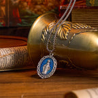 Collar de Medalla Milagrosa de Estilo Clásico con Relieve de Esmalte